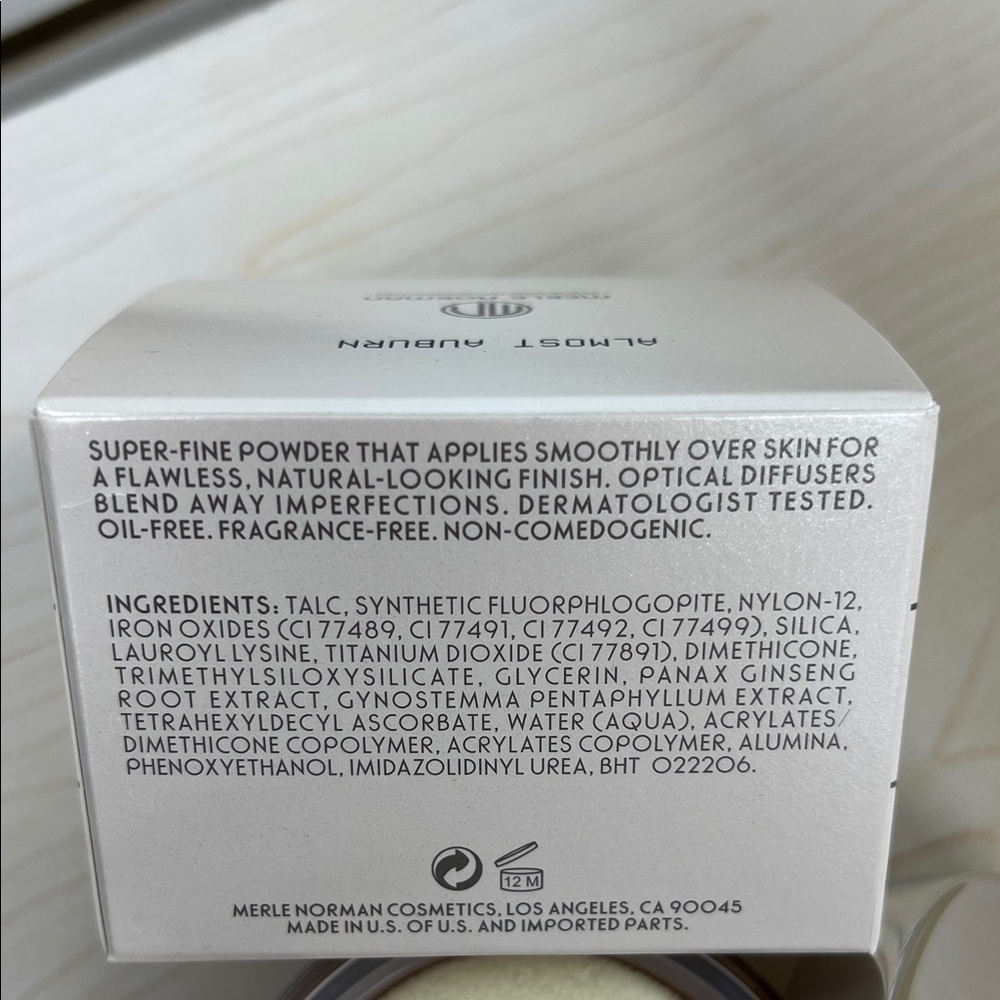 Merle Norman Flawless Effect Loose Powder - Almost Auburn - Picture 4 of 6